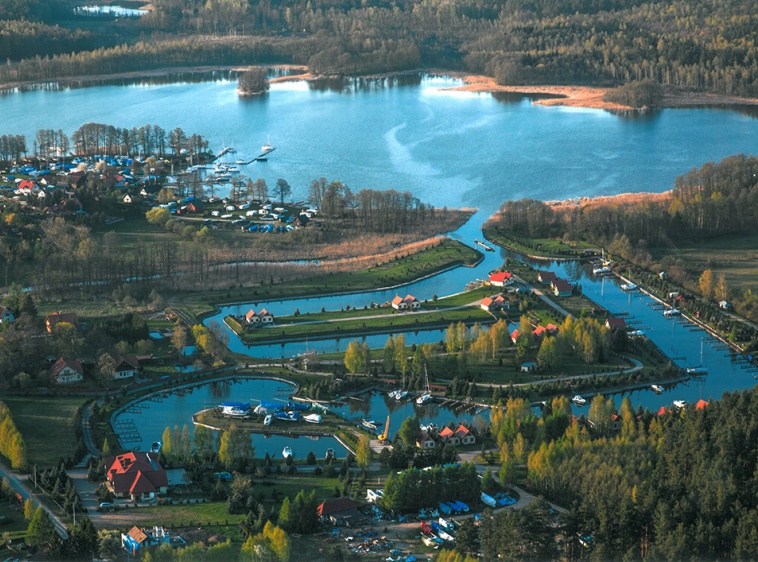 Letni Ogr&oacute;d. Port club, port jachtowy 