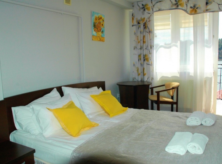 Słoneczne Tarasy pok&oacute;j od strony jeziora?v=1.0