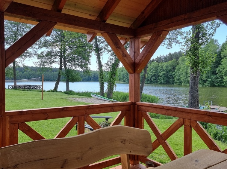 Mazurski Raj - Luksusowa Turystyka Widok z altany - miejsce pracy wakacyjnej dla wielu z państwa.?v=1.0