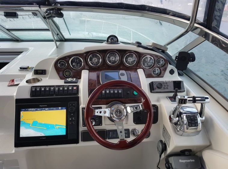 Czarter Jacht&oacute;w Żaglowych oraz Spacerowych typu Houseboat