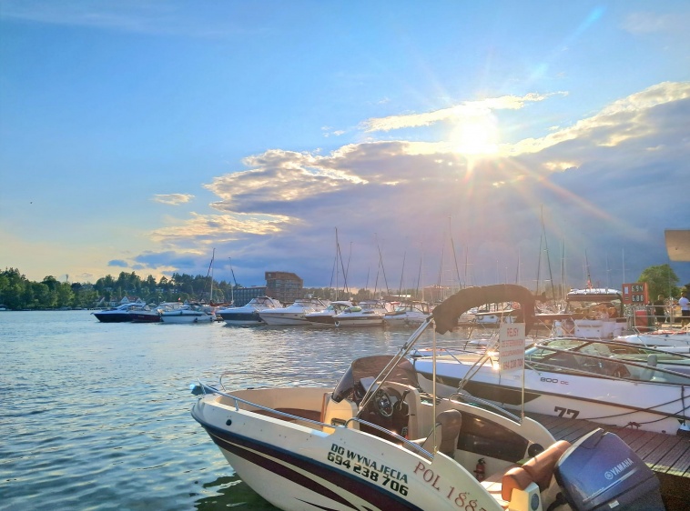 Wynajem motor&oacute;wek bez uprawnień-Mazurski Rejs