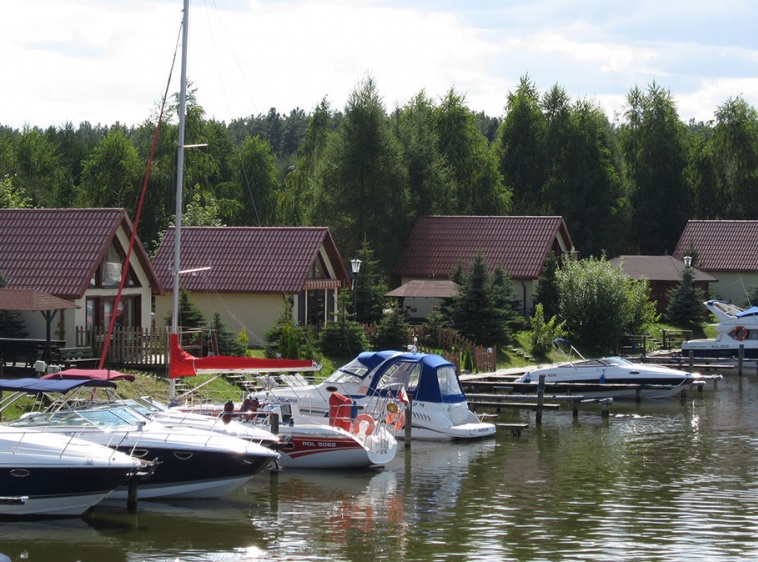 Letni Ogr&oacute;d. Port club, port jachtowy
