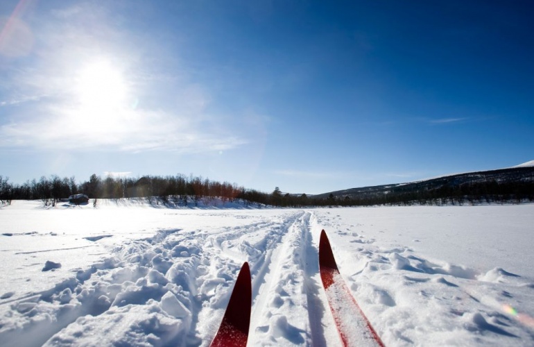 Najlepsze narciarskie trasy biegowe w Mikołajkach: dla początkujących i zaawansowanych