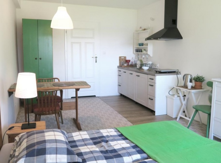 Dom nad Zatoką Pokoje nad Jeziorem Mazury | Pok&oacute;j 1 z aneksem kuchennym. Dom nad Zatoką