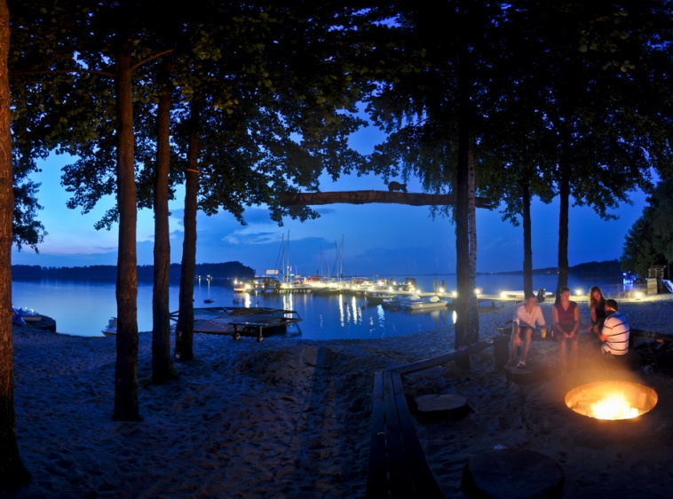 Marina Lester Club   ?v=1.0