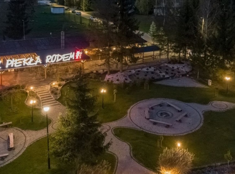 Czarter Jacht&oacute;w Żaglowych oraz Spacerowych typu Houseboat