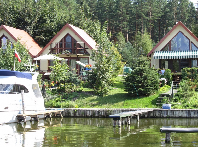 Letni Ogr&oacute;d. Port club, port jachtowy
