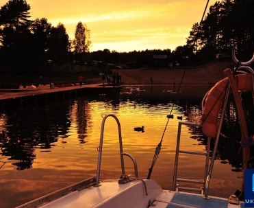 Zach&oacute;d słońca w Mikołajkach