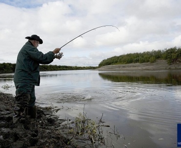 Wędkarstwo mogą uprawiać osoby w każdym wieku. W Mikołajkach jest wiele akwen&oacute;w, w kt&oacute;rych po wykupieniu odpowiedniego zezwolenia można łowić ryby.